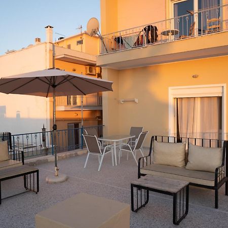 Central Mytilene City-View Apartment For 7 外观 照片