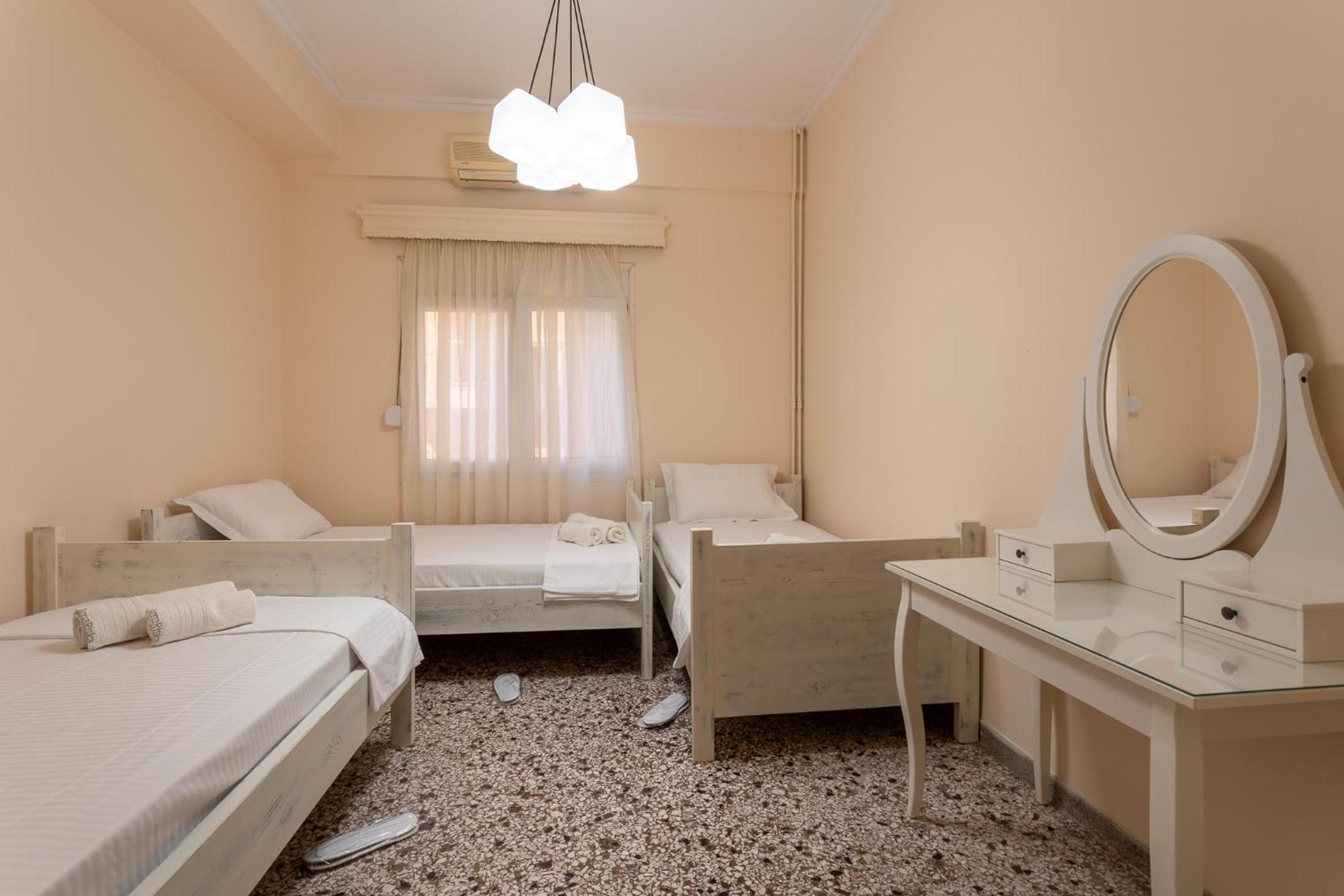 Central Mytilene City-View Apartment For 7 外观 照片