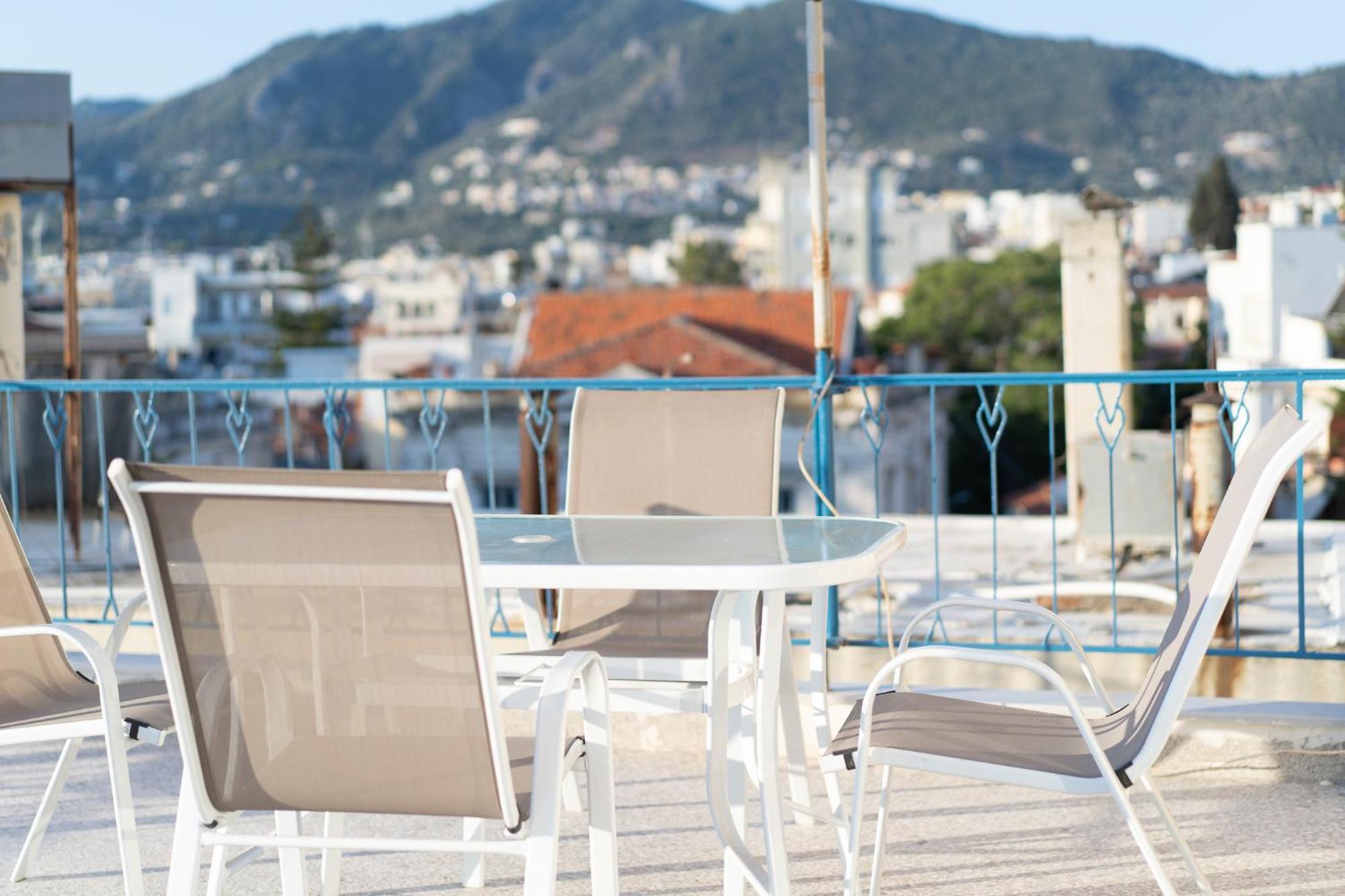 Central Mytilene City-View Apartment For 7 外观 照片