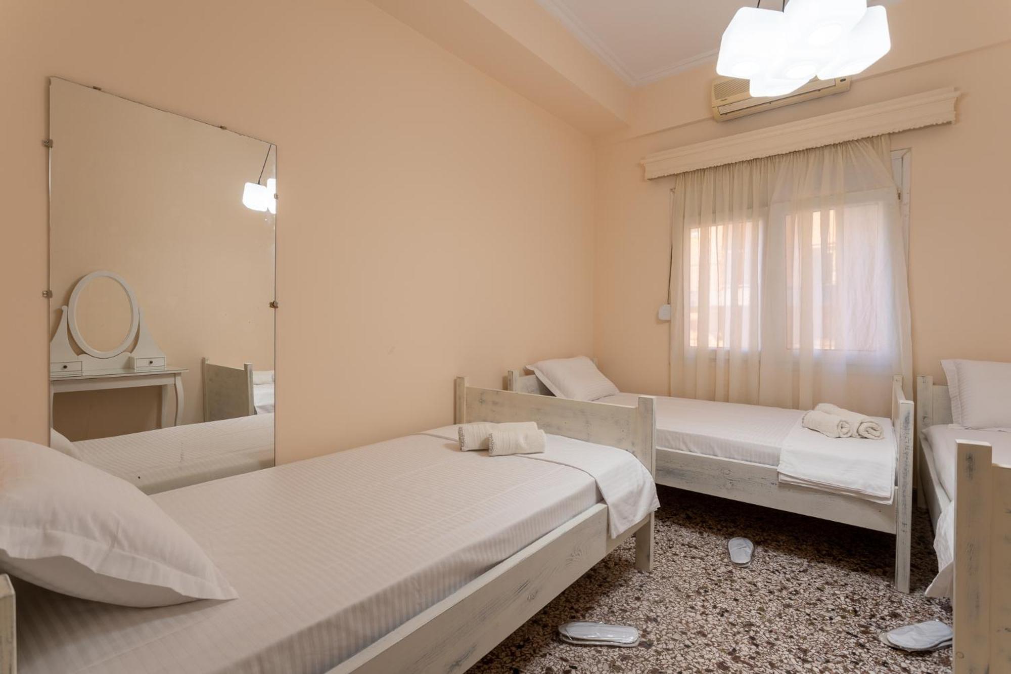 Central Mytilene City-View Apartment For 7 外观 照片