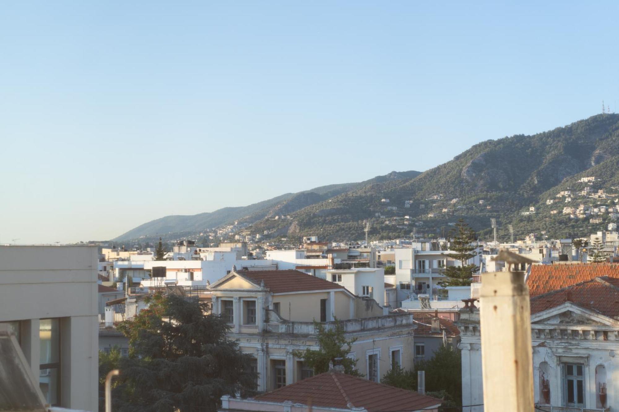 Central Mytilene City-View Apartment For 7 外观 照片